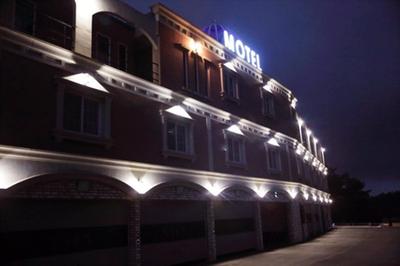 궁전무인텔의 야간 전경