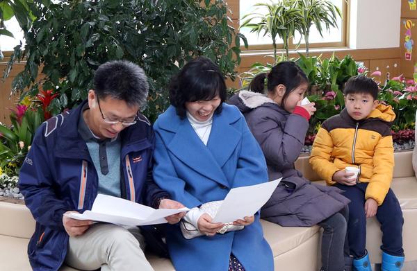 하동군, 봄맞이 민원실 산뜻한 모습으로 단장…직원들의 친절서비스도 강화