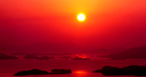 クモ山の日の出と多島海(タドへ)