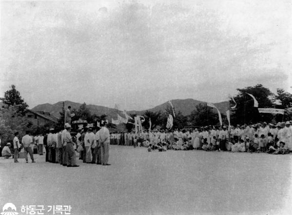 1961.06.29. 재건국민운동촉진대회에 모인 주민모습